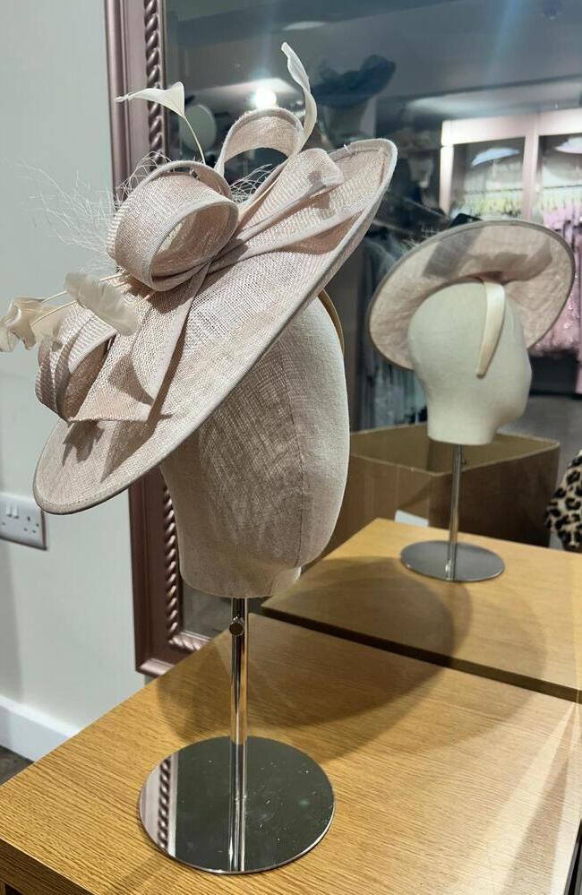 Jitters Style 19075 Almond