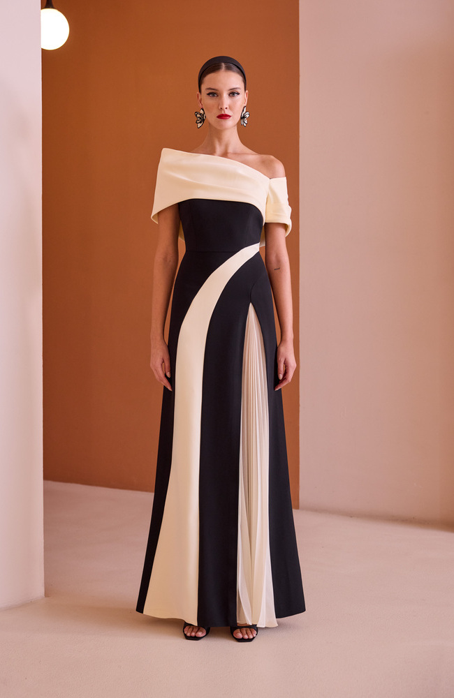 Carla Ruiz 52546 Colour 02