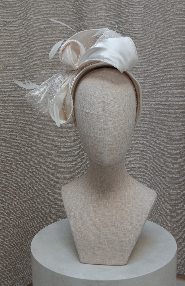Snoxell & Gwyther 1102 Fascinator In Ivory